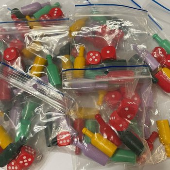Sada Vyrob si vlastn&iacute; deskovou hru - 5 figurek + 2 kostky (100 ks)