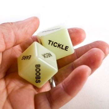 Sv&iacute;t&iacute;c&iacute; erotick&eacute; kostky v displeji (24 ks)