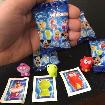 Disney Wikkeez Figurky + N&aacute;lepka v Blindbagu (300 ks)