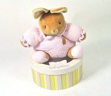 Ply&scaron;ov&aacute; Hračka Baby Bow v D&aacute;rkov&eacute; Krabičce - Model 1