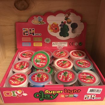 Super lehká modelína v displeji (24 ks)