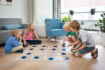 BS DOTS Dřevěn&aacute; strategick&aacute; hra - Venkovn&iacute; hračka (1 ks)