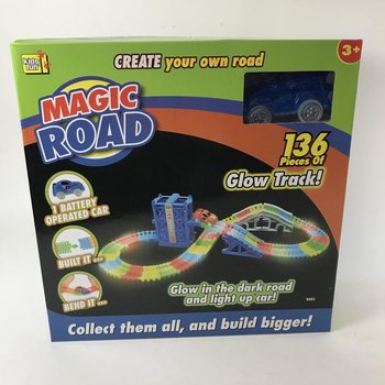 Velk&aacute; autodr&aacute;ha MAGIC ROAD se sv&iacute;t&iacute;c&iacute;m autem a v&yacute;tahem, 136 d&iacute;lů