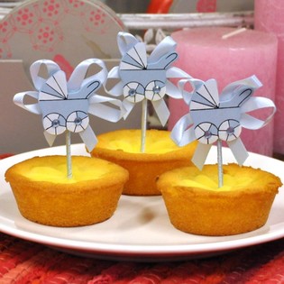 Z&aacute;pich do Cupcake k Narozen&iacute; D&iacute;těte - Modr&yacute; Koč&aacute;rek (12 ks)