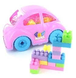 Velk&eacute; d&iacute;vč&iacute; auto pln&eacute; stavebn&iacute;ch kostek