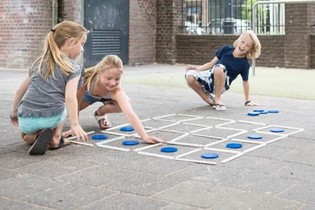 BS DOTS Dřevěn&aacute; strategick&aacute; hra - Venkovn&iacute; hračka (1 ks)