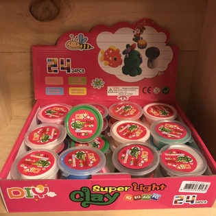 Super lehk&aacute; model&iacute;na v displeji (24 ks)